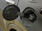 WEB掲載時にはお車に付いている装備と、様々な写真をたくさん載せるように心がけております。1台1台特徴をとらえたキャッチコメントを掲載しています。