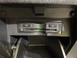 【ETC】有料道路を利用する際に料金所で停止することなく通過できる、ETC車載器(ノンストップ自動料金収受システム機器)が装備されています。セットアップを行うことで利用可能になります。