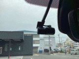 もう無くてはならない、ドライブレコーダーが搭載済みです!あおり運転等の抑制にもなりますし、万が一の時もこれでバッチリ確認できます!