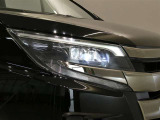 LEDヘッドライトです 消費電力も少なく寿命も長いのがLEDの特徴 HIDのような点灯のタイムラグもなくパッと明るくなるのも特徴のひとつです