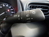オートライト機能装備です!車外の明るさに応じて、自動的にライトの点灯・消灯をしてくれます♪