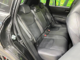 後部座席も気になるようなキズ・汚れやへたり等、大きなダメージはなく、良好な状態です。