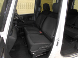 広々使えるベンチシート仕様です。