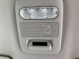 SOSコールスイッチ☆急病やあおり運転との遭遇など、緊急時には走行中でもスイッチを押すだけで、専門のオペレータに接続。警察や消防に連絡し、緊急車両の手配をサポートします。