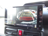 車を上から見下ろしているかのような映像で周囲の状況を確認できるアラウンドビューモニター。狭い駐車場や駐車が苦手な方でも安心。