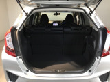 コンパクトボディーなのに、荷室はこんなに広々!たくさん荷物が積めますよ。