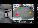アラウンドビューモニター クルマを上空から見下ろしているかのように、視認しにくい周囲の情報を映像で提供します。クルマをスムーズに駐車させる事ができます。