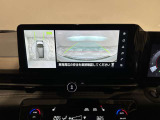 上からの視点で狭い駐車場への駐車に役立つ、アラウンドビューモニター装備。