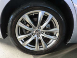お洒落は足元から♪純正アルミホイール装着です!