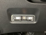 ハンドルの左下にETCがついています。高速道路の料金所の通過も楽々です。 カードの取り出しもしやすい場所についています。