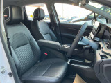 運転席・助手席は、ゆったりと座れるサイズで、長時間の運転でも快適です。