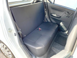 後部座席も気になるようなキズ・汚れやへたり等、大きなダメージはなく、良好な状態です。