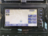 純正ナビを装備。タッチパネル式で使いやすく、お出かけもラクラクです。