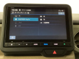 HondaCONNECT対応の便利なナビディスプレー。お持ちのスマートフォンと連携して、ナビやBluetoothでの音楽再生が可能です。デザインはもちろん、操作性も良好です。