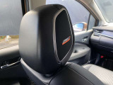 前席の画像、ヘッドレストです。BOSEスピーカーが付いてます。