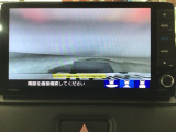 【バックカメラ】運転が苦手な方も車庫入れラクラクです!ギアをリバースに入れれば自動的に切り換わりますので、面倒な操作は不要です♪狭い駐車場もお車を傷つけず安心ですね!