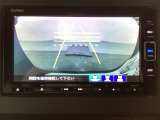 バックでの車庫入れも安心です! リアカメラが付いているバックモニター付のナビを装備しております。操作線もついており距離感も画面から確認できます。