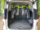 普段のお買い物や通勤、送迎等に十分な荷室スペースを確保しております。サードシートを倒すと、大きな荷物の積載も可能です♪
