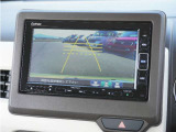【バックカメラ】駐車が苦手な方でも安心してお乗りいただけます。リバース連動で画面が切り替わるのでとっても便利です。