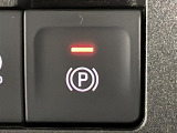 【電動パーキングブレーキ】パーキングブレーキを指先だけで操作可能です!力の弱い人にも安心してブレーキをかけていただけます!