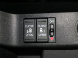 【電動スライドドア】ボタン一つで自由自在に開閉が可能!指先一つで運転席からどちらのドアも開閉できるので非常に便利な装備です!挟み込み防止機能もついているので小さなお子様がいる方も安心です!