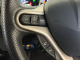 ★ステアリングにはオーディオコントロールスイッチが付いていますので、目線を正面から外すことが無く、また、ステアリングから手を離さずにオーディオ操作ができます.