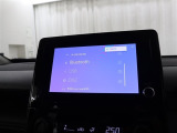 <Bluetooth>スマートフォンなどの機器と車をBluetoothで接続すると、ワイヤレスで音楽を再生できます。