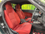 運転席シート廻りは使用感も少なく、良好な状態となっています。前オーナー様が丁寧に使っていたことがよくわかりますね。