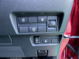 片側電動スライドドアは運転席からも開閉可能です(^^)/ハンドルヒーターのスイッチはこちら(^^)/
