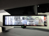 スマートルームミラー付きで後部座席に乗車してても後方がしっかり見れます
