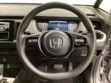ハンドルにHondaセンシング系のクルーズコントロールやレーンキープアシストなどのスイッチが装備されています。ハンドルから手を離さず安全に操作できます。