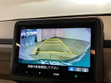 バックギアに入れると、このように後方が映し出されます!駐車の際とても安心!便利!最終確認はご自身の目と耳で必ず行ってください!