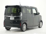 ◆路外逸脱抑制機能◆システムが車線(実線、破線)を検知し、ディスプレー表示とステアリング振動の警告で注意を促すとともに、車線内へ戻るようにステアリング操作を支援します。