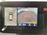 【360&deg;ビューモニター】  とても分かりやすい、クルマの上から見下ろしたような映像で、駐車サポートをしてくれます。