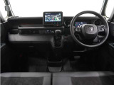 ◆視界広々で非常に運転しやすくロングドライブでも疲れを感じさせないすっきりとまとまったインパネ周りです。