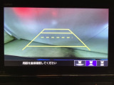 バックでの車庫入れも安心です! リアカメラが付いているバックモニター付のナビを装備しております。操作線もついており距離感も画面から確認できます。