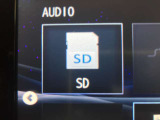 音楽SDカード入ります。