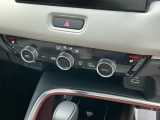 運転席/助手席シートヒーターで寒い日もすぐに温かくなり快適に過ごせます。3段階の温度調整が可能です