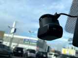 <ドライブレコーダー>初めから付いていると嬉しいアイテムですね!前後2カメラドライブレコーダー。ナビにも連動しているので便利です。運転状況を映像と音で記録できナビ画面で記録した映像の再生可能