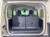普段のお買い物や通勤、送迎等に十分な荷室スペースを確保しております。セカンドシートを倒すと、大きな荷物の積載も可能です♪