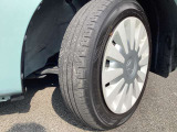純正14インチフルホイールキャップでスタイルバッチリ!155/65R14タイヤです