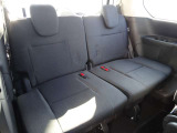 後部座席も気になるようなキズ・汚れやへたり等、大きなダメージはなく、良好な状態です。