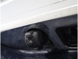 バックカメラが付いているので後方確認が非常にしやすいです。今や運転初心者も熟練者も必須装備!ついていて損はないですね♪