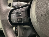 ステアリングにオーディオ操作スイッチが付いています。オーディオ画面に直接タッチしなくても操作が出来ますので、運転に集中できます。