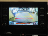 バックガイドモニターで、後方を確認しながら安心して駐車することができます。運転初心者も熟練者も必須の機能ですよ!