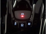 電動パーキングブレーキとホールド機能搭載です。