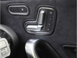 運転席:メモリ付きフルパワーシート