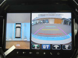 駐車時に限らず見通しの悪い交差点や狭路でのすれ違いなど、様々な場面で活躍するパノラマカメラ付です!