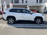低燃費で環境にもやさしいハイブリッド車です。トヨタ専用診断機器でハイブリッドシステムを綿密に点検してあります!