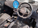 ミニ独特のゴーカートフィーリングと呼ばれる軽快なハンドリングはAT車、MT車のどちらでも楽しめます。